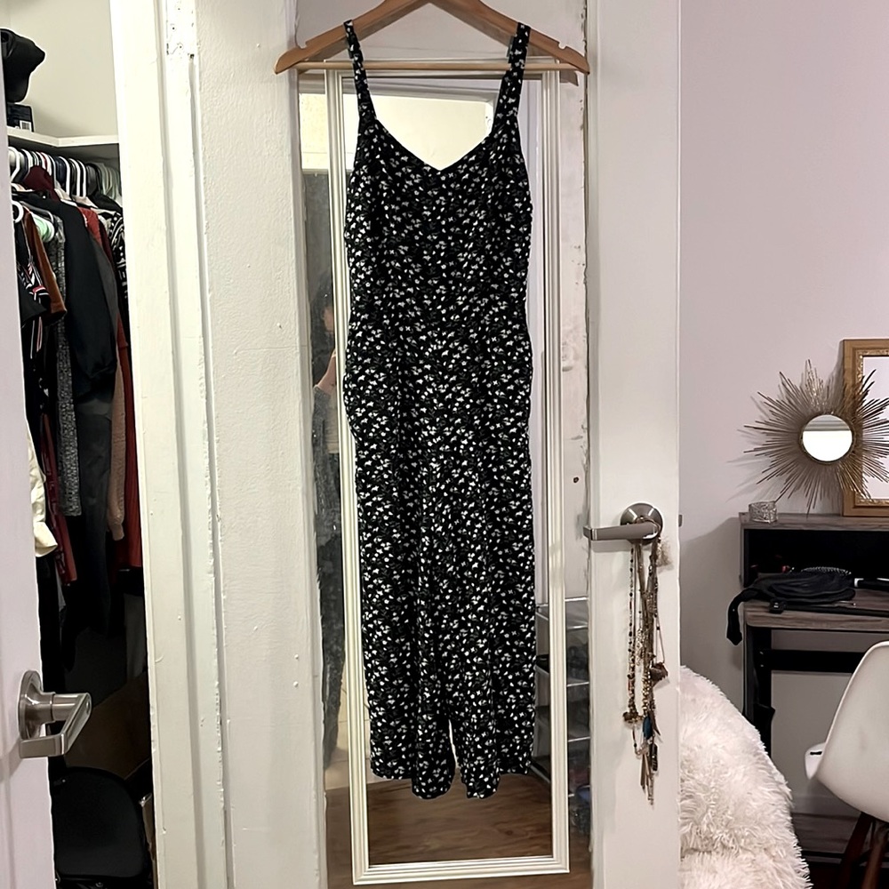 Floral jumpsuit/romper with pockets. XS